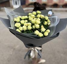 Букет Белые кустовые розы Солинеро в Климово
