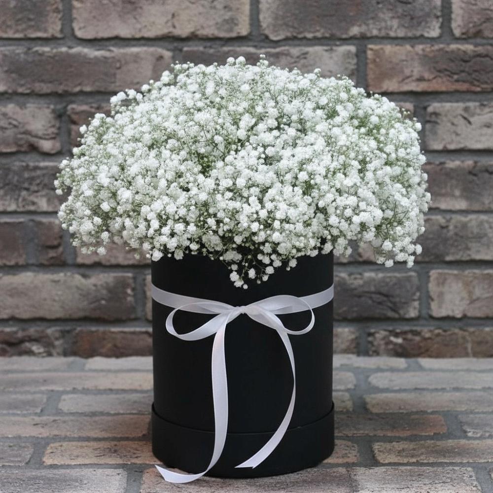 Цветочная композиция из Гипсофила в шляпной коробке в Климово