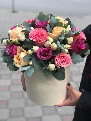 Цветочная композиция из Розы в шляпной коробке в Климово
