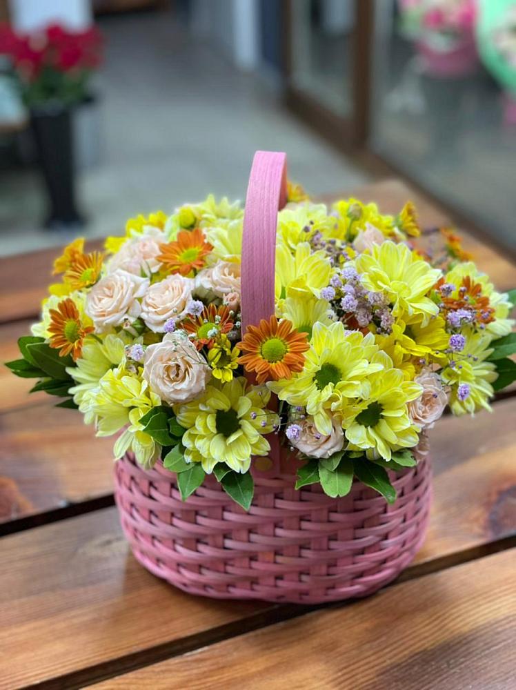 Цветочная композиция из Хризантемы и Розы в корзине в Климово