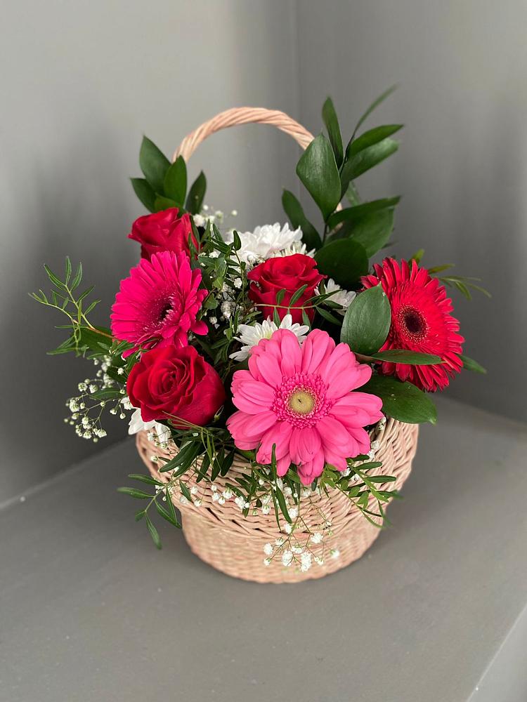 Цветочная композиция из Розы, Хризантемы и Герберы в корзине в Климово
