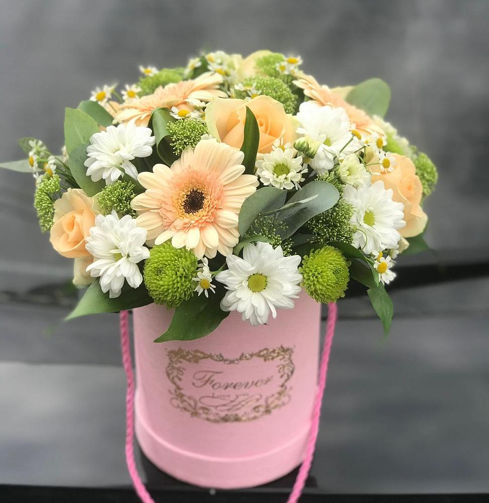 Цветочная композиция из Розы, Герберы и Хризантемы в шляпной коробке в Климово